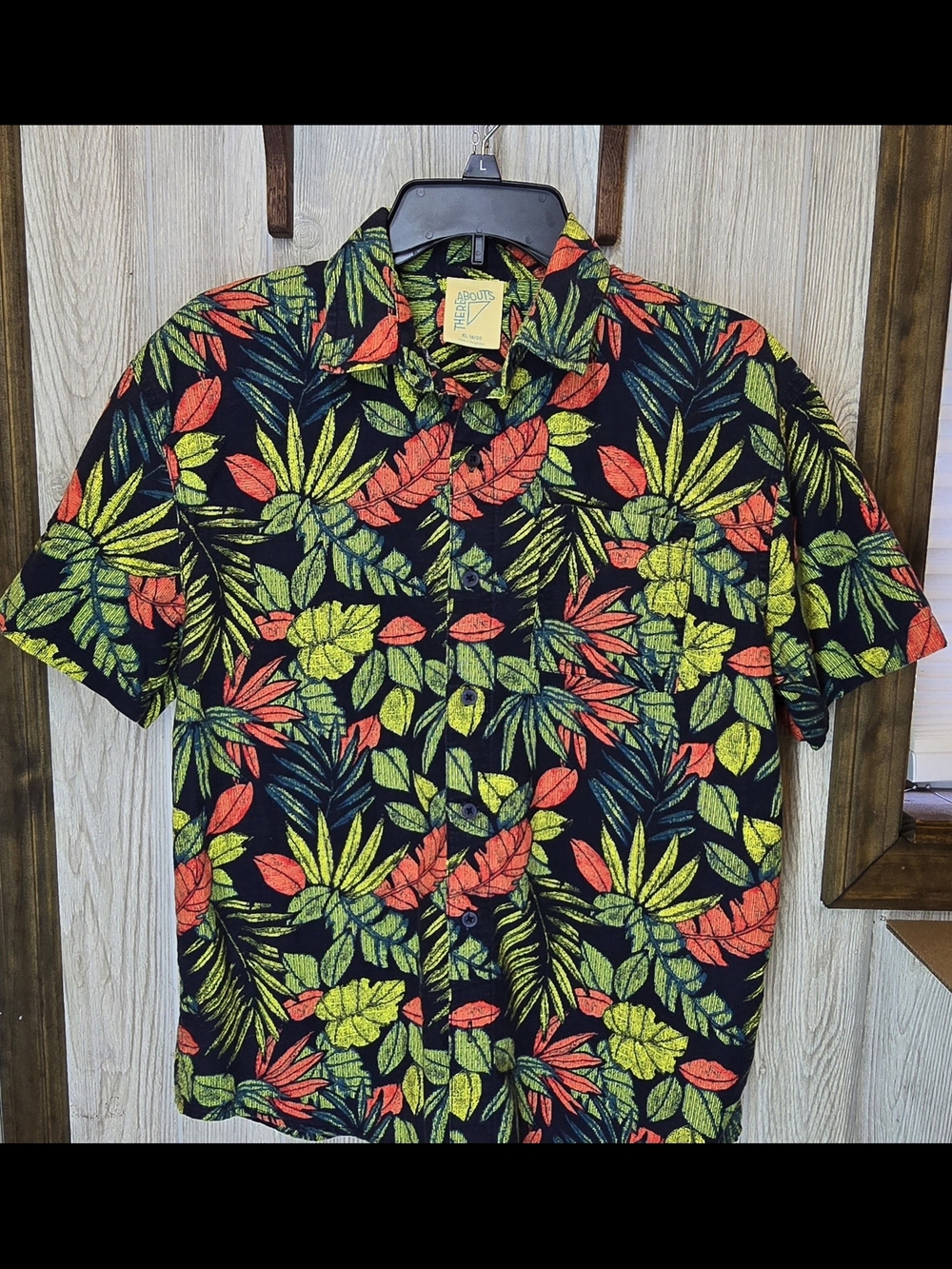 Tropical Leaf Short-Sleeve Button-Down Shirt - Black/Green/Red